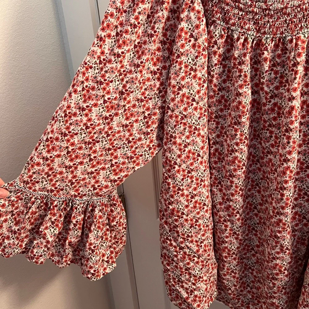 Floral, flowy top💐 - Picture 3 of 3